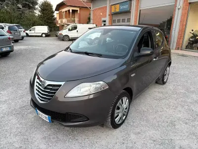 Usata Lancia Ypsilon 69 CV (50 kW) 2012 Grigio Utilitaria