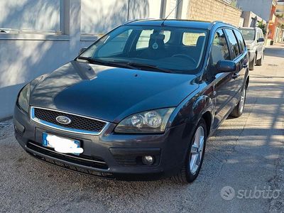 Usata Ford Focus 116 CV (85 kW) 2006 Grigio Station wagon