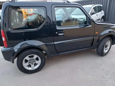 Usata Suzuki Jimny 85 CV (62 kW) 2008 Nero SUV