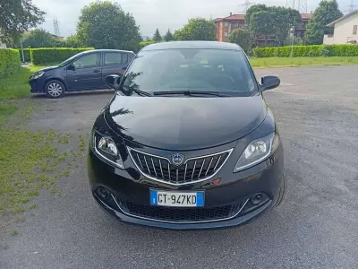 Usata Lancia Ypsilon 69 CV (50 kW) 2024 Nero Utilitaria