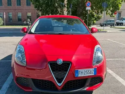 Usata Alfa Romeo Giulietta 120 CV (88 kW) 2017 Rosso Utilitaria