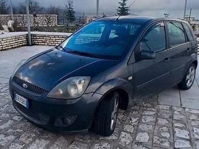 Usata Ford Fiesta 70 CV (51 kW) 2008 Grigio Utilitaria