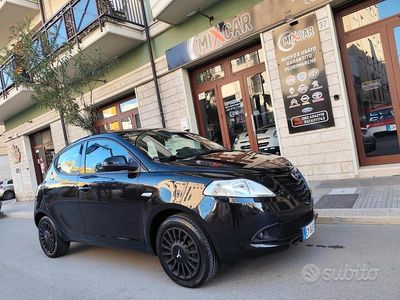 Usata Lancia Ypsilon 69 CV (50 kW) 2015 Nero Utilitaria