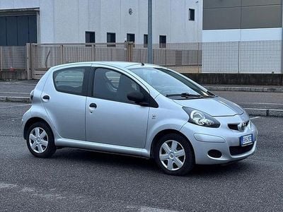 Usata Toyota Aygo Connect Style 68 CV (50 kW) 2011 Grigio Utilitaria