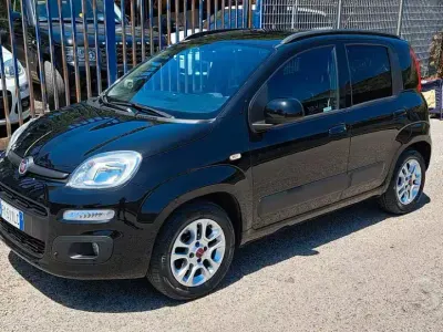 Usata Fiat Panda Lounge 69 CV (50 kW) 2017 Nero Utilitaria