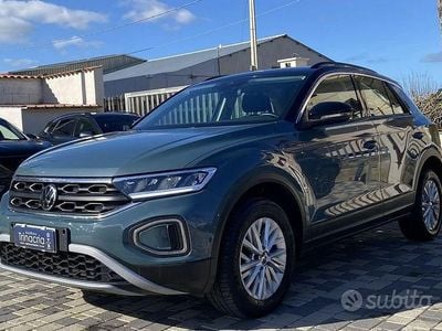 Usata VW T-Roc Life 116 CV (85 kW) 2023 Nero SUV