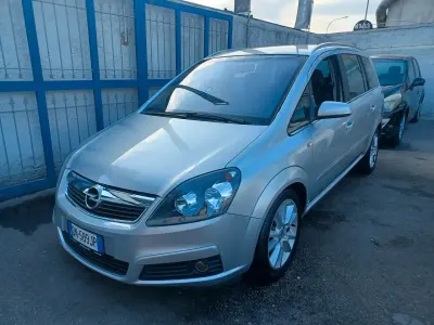 Usata Opel Zafira Cosmo 120 CV (88 kW) 2008 Argento Monovolume
