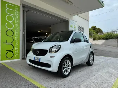 Begagnad Smart ForTwo Coupé Passion 71 HK (52 kW) 2018 Vit Sportkupé