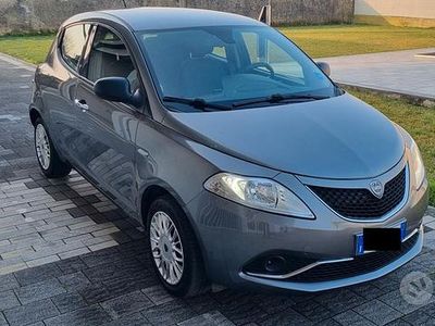 Usata Lancia Ypsilon Silver 69 CV (50 kW) 2015 Grigio Utilitaria