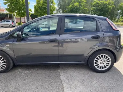 Usata Fiat Grande Punto 65 CV (47 kW) 2014 Marrone Utilitaria