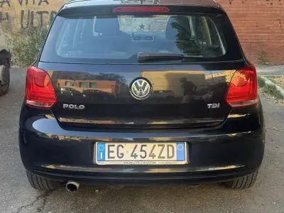 Begagnad VW Polo Comfortline 90 HK (66 kW) 2011 Svart Halvkombi