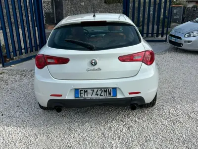 Usata Alfa Romeo Giulietta Exclusive 140 CV (102 kW) 2012 Bianco Utilitaria