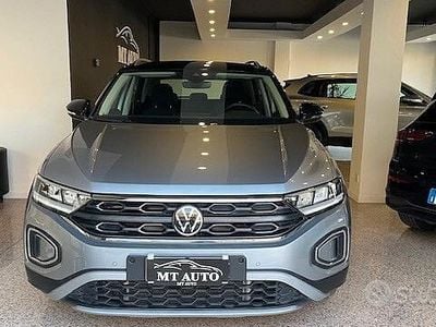 Usata VW T-Roc Life 150 CV (110 kW) 2024 Grigio SUV