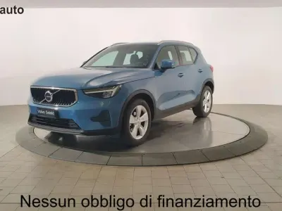 Usata Volvo XC40 Core 129 CV (94 kW) 2023 Fjord blue metallizzato SUV