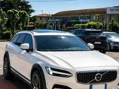 Usata Volvo V90 CC Pro 235 CV (172 kW) 2017 Station wagon