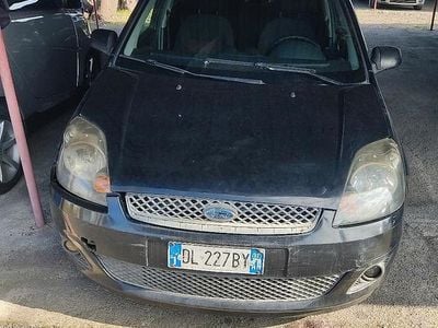 Nero Usata 2007 Ford Fiesta Ghia Berlina | 1800 € (Buon prezzo)