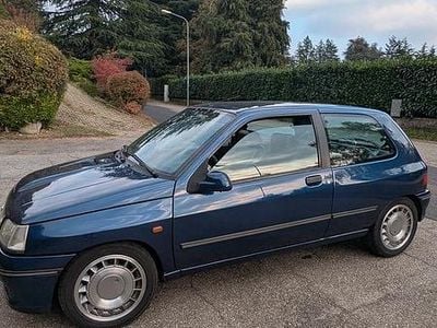 Usata Renault Clio 135 CV (99 kW) 1993 Blu Berlina