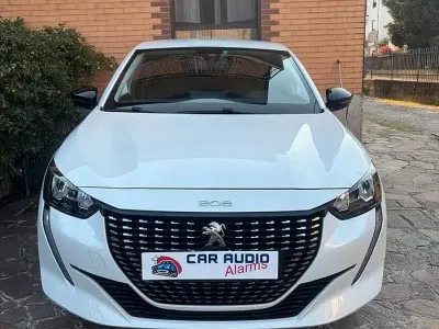 Usata Peugeot 208 75 CV (55 kW) 2022 Bianco Utilitaria