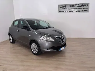 Usata Lancia Ypsilon 69 CV (50 kW) 2014 Grigio Utilitaria