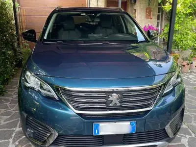 Usata Peugeot 5008 Allure 131 CV (96 kW) 2018 Blu/azzurro SUV