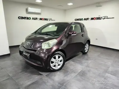 Gebraucht Toyota iQ 68 PS (50 kW) 2009 Violett Kleinwagen