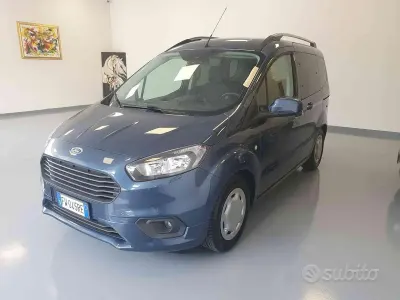 Usata Ford Tourneo Courier 101 CV (74 kW) 2019 Bluazzurro Monovolume