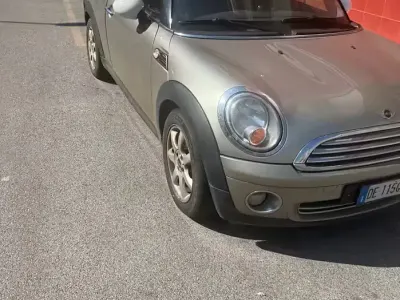 Usata Mini Cooper 120 CV (88 kW) 2007 Marrone Utilitaria
