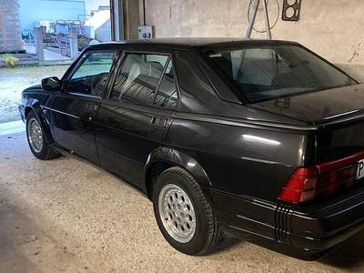 Usata Alfa Romeo 75 Edizione Speciale 165 CV (121 kW) 1990 Nero Berlina