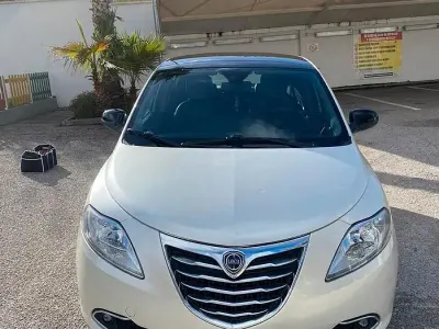 Usata Lancia Ypsilon 95 CV (69 kW) 2011 Bianco Utilitaria