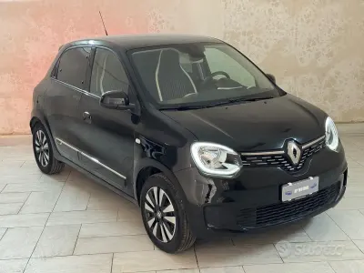 Usado Renault Twingo Urban Night 60 kW (82 CV) 2023 Negro Utilitario