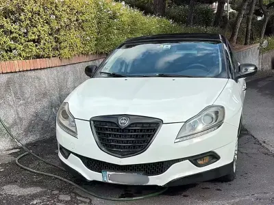 Usata Lancia Delta 120 CV (88 kW) 2009 Bianco Utilitaria