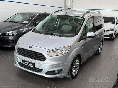 Usata Ford Tourneo Courier Titanium 101 CV (74 kW) 2015 Grigio Monovolume