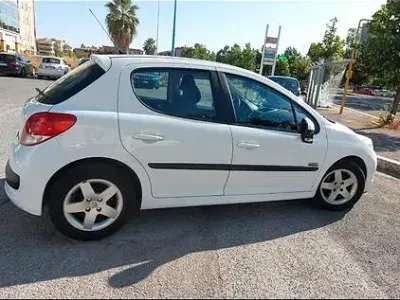 Usata Peugeot 207 73 CV (53 kW) 2010 Bianco Berlina