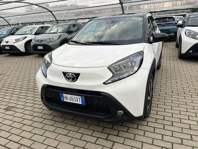 Nuova Toyota Aygo X Trend 116 CV (85 kW) 2025 Bianco tetto nero SUV