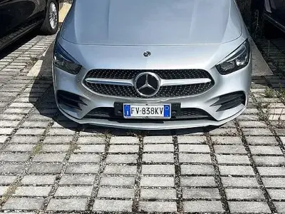 Usata Mercedes B200 150 CV (110 kW) 2019 Grigio Utilitaria