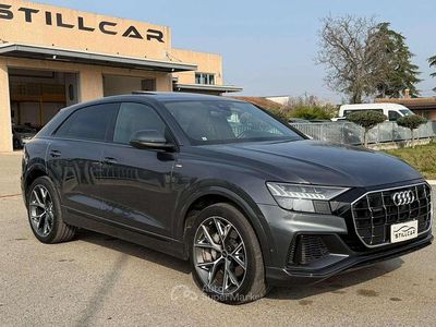 Usata Audi Q8 Sport 340 CV (250 kW) 2023 Grigio daytona SUV
