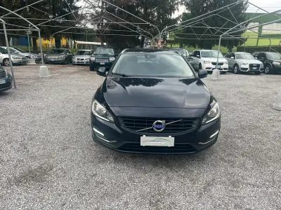 Usata Volvo V60 Ocean Race 120 CV (88 kW) 2016 Bluazzurro Station wagon