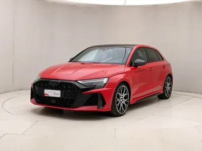 Uusi Audi RS3 Sportback Comfort 400 HP (294 kW) 2025 Punainen Viistoperä