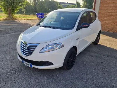 Usata Lancia Ypsilon S 69 CV (50 kW) 2014 Bianco Utilitaria