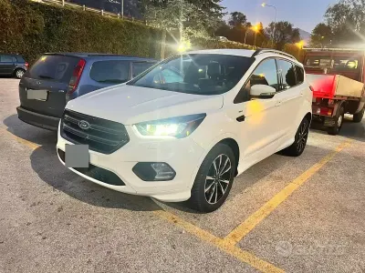 Usata Ford Kuga ST-Line 120 CV (88 kW) 2017 Bianco SUV
