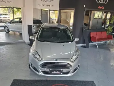 Usata Ford Fiesta Titanium 75 CV (55 kW) 2015 Grigio Utilitaria