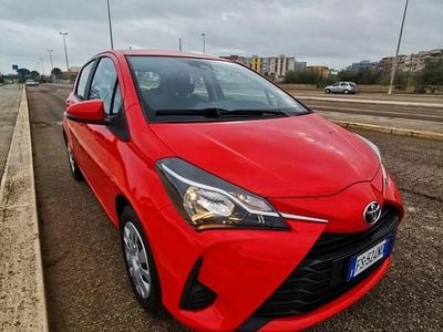 Usata Toyota Yaris Active 72 CV (52 kW) 2019 Rosso Berlina