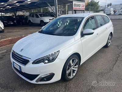 Begagnad Peugeot 308 Allure 120 HK (88 kW) 2015 Vit Kombi