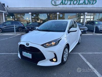 Usata Toyota Yaris Hybrid Active 92 CV (67 kW) 2023 Bianco Berlina