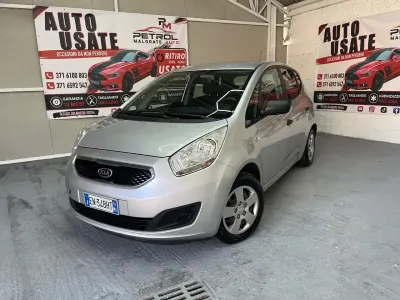 Usata Kia Venga 90 CV (66 kW) 2012 Argento Utilitaria