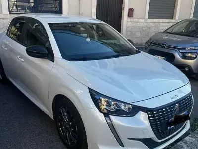 Usata Peugeot 208 Active 101 CV (74 kW) 2022 Bianco Utilitaria