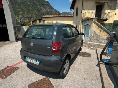 Usata VW Fox 69 CV (50 kW) 2005 Grigio Utilitaria