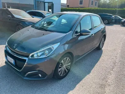 Usata Peugeot 208 102 CV (75 kW) 2020 Argento Utilitaria