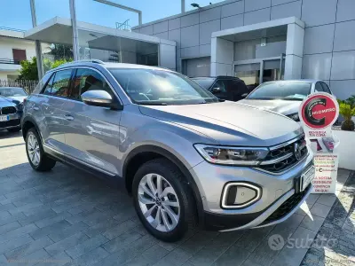 Usata VW T-Roc Style 150 CV (110 kW) 2022 Argento SUV