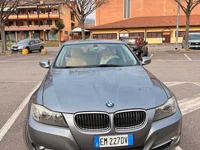 Begagnad BMW 318 143 HK (105 kW) 2012 Grå Kombi